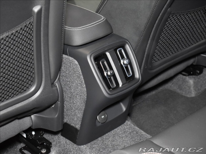Volvo XC40 2,0 B4  Ultra 2026