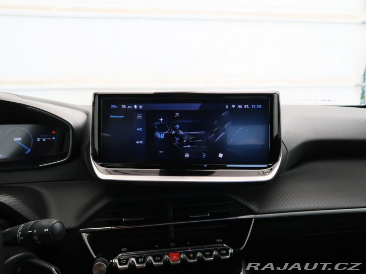 Peugeot 2008 1.2PureTech,74kW,ALLURE,M 2025