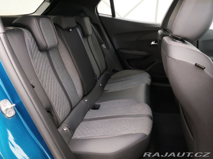 Peugeot 2008 1.2PureTech,74kW,ALLURE,M 2025