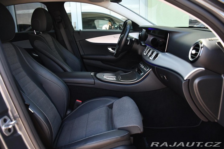 Mercedes-Benz E 300de 4MATIC ČR N.TOP Zad 2020