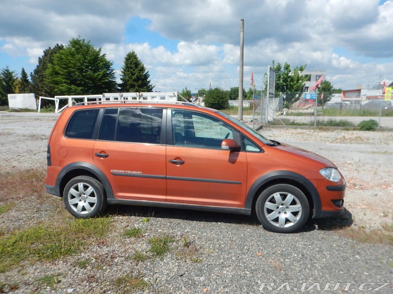 Volkswagen Touran 2.0 TDI, CROSS 125 kw AUT