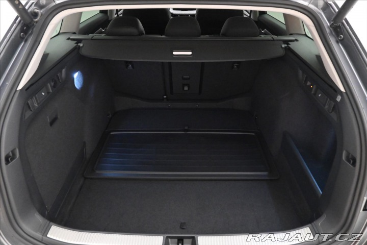 Škoda Superb 1,5 TSI 110kW DSG Selecti 2025