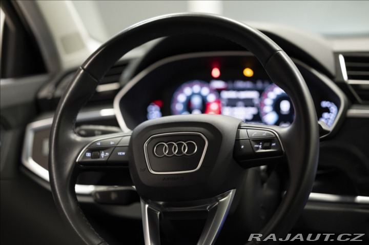 Audi Q3 1,5 35 TFSI S-LINE NAVI V 2022