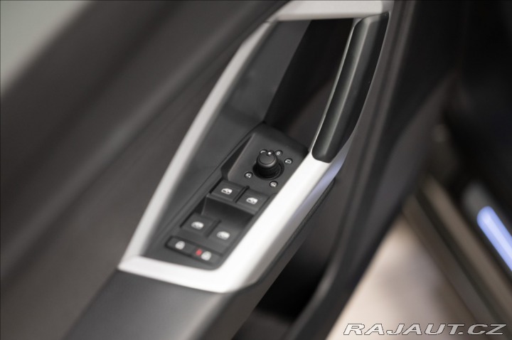 Audi Q3 1,5 35 TFSI S-LINE NAVI V 2022