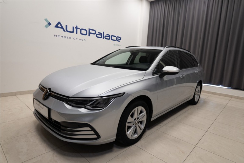 Volkswagen Golf 1,5 eTSI DSG KAMERA VÝHŘE