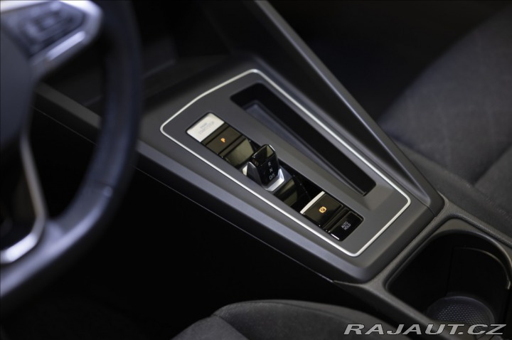 Volkswagen Golf 1,5 eTSI DSG KAMERA VÝHŘE 2023