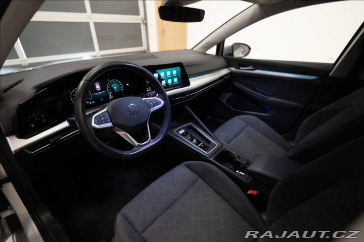 Volkswagen Golf 1,5 eTSI DSG KAMERA VÝHŘE 2023
