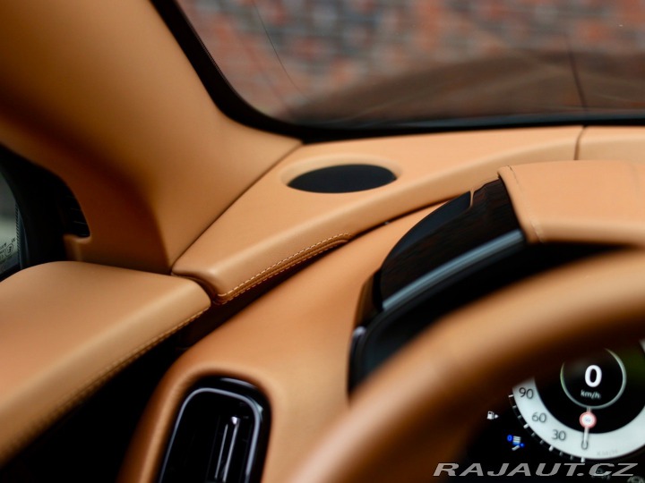 Aston Martin DBX 707, 4.0 V8 707PS | Mino 2025
