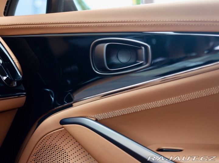 Aston Martin DBX 707, 4.0 V8 707PS | Mino 2025