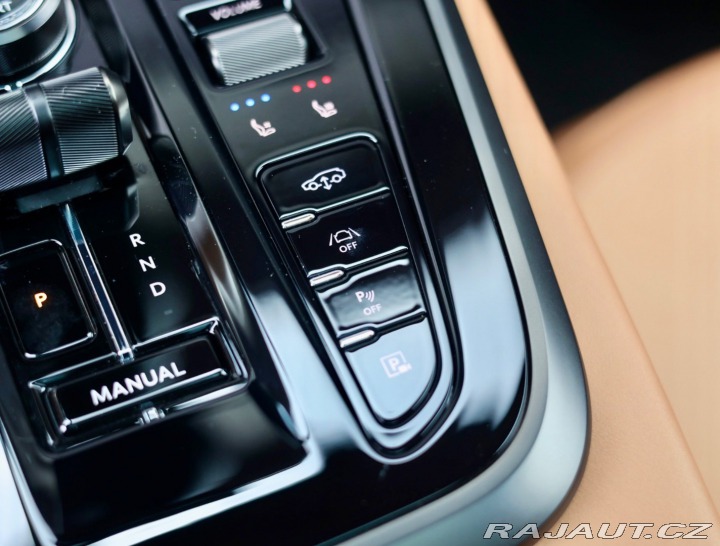 Aston Martin DBX 707, 4.0 V8 707PS | Mino 2025