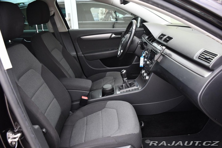 Volkswagen Passat 1.4TSi NAVI VÝHŘEV PDC 2014