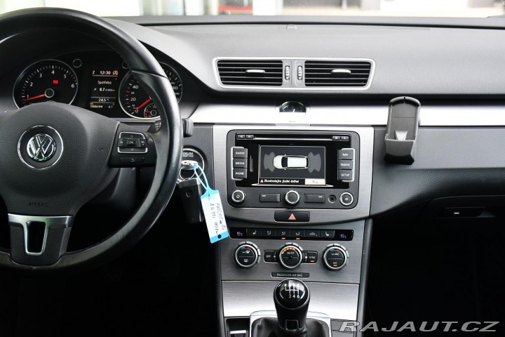 Volkswagen Passat 1.4TSi NAVI VÝHŘEV PDC 2014