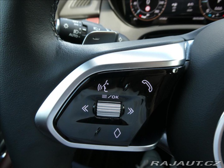 Jaguar E-Pace 2,0 D165,R-Dyn SE,1.maj,Č 2024