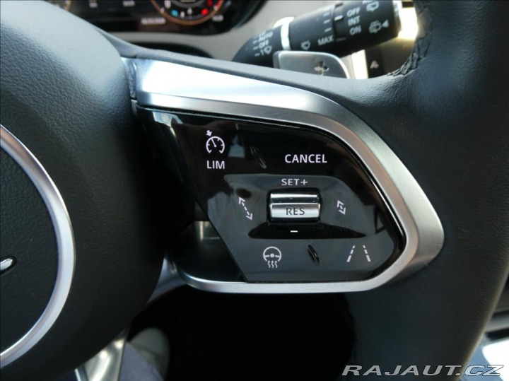 Jaguar E-Pace 2,0 D165,R-Dyn SE,1.maj,Č 2024