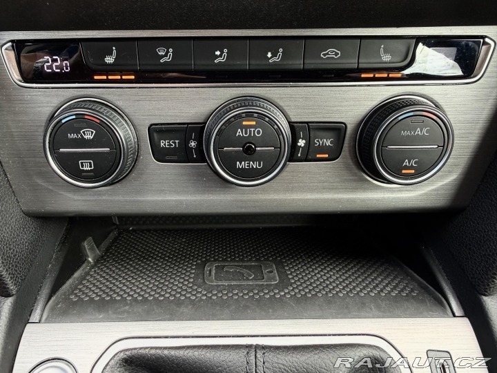 Volkswagen Passat 2,0TDI R-Line Design Navi 2020