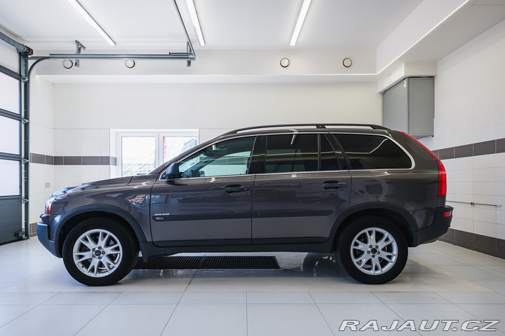 Volvo XC90 D5 AWD/AT 136kW Momentum, 2007