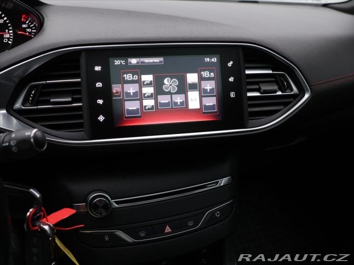 Peugeot 308 1,2 96kW GT-Line LED tažn 2017