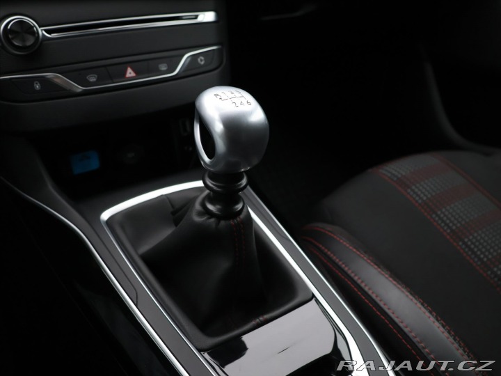 Peugeot 308 1,2 96kW GT-Line LED tažn 2017