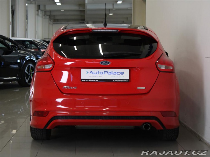 Ford Focus 1,5 EB110kW Red & Bla 2016