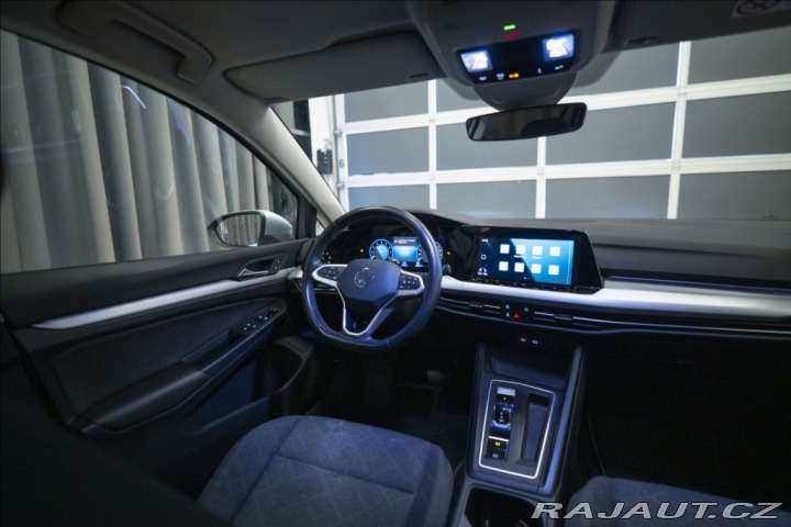 Volkswagen Golf 1,5 eTSI DSG KAMERA VÝHŘE 2023