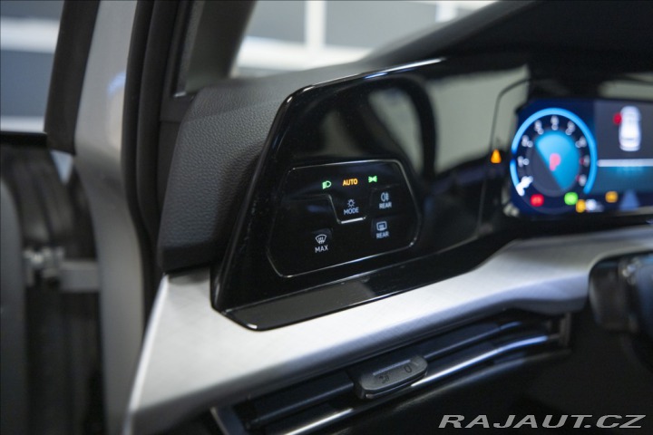 Volkswagen Golf 1,5 eTSI DSG KAMERA VÝHŘE 2023