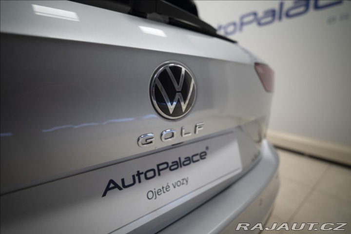 Volkswagen Golf 1,5 eTSI DSG KAMERA VÝHŘE 2023