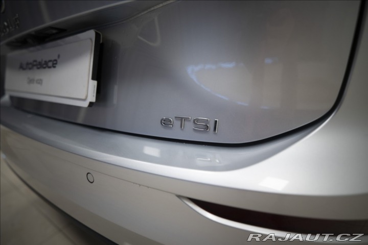 Volkswagen Golf 1,5 eTSI DSG KAMERA VÝHŘE 2023