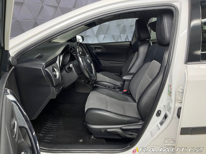 Toyota Auris 1.8 HYBRID e-CVT COMFORT, 2017
