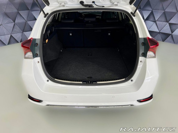 Toyota Auris 1.8 HYBRID e-CVT COMFORT, 2017
