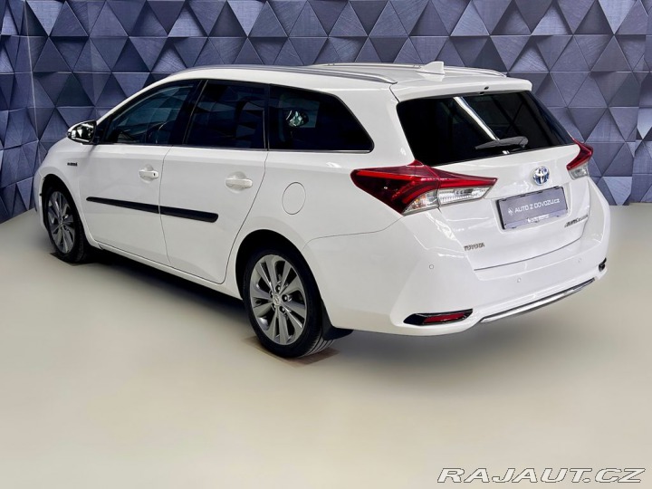 Toyota Auris 1.8 HYBRID e-CVT COMFORT, 2017