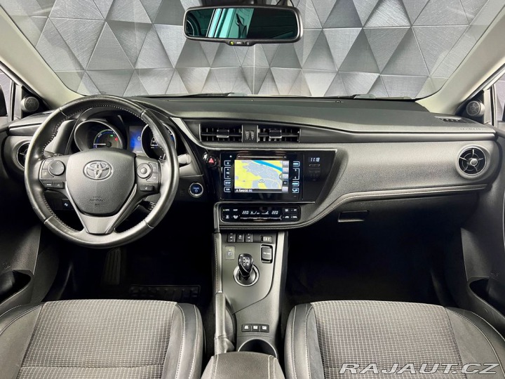 Toyota Auris 1.8 HYBRID e-CVT COMFORT, 2017
