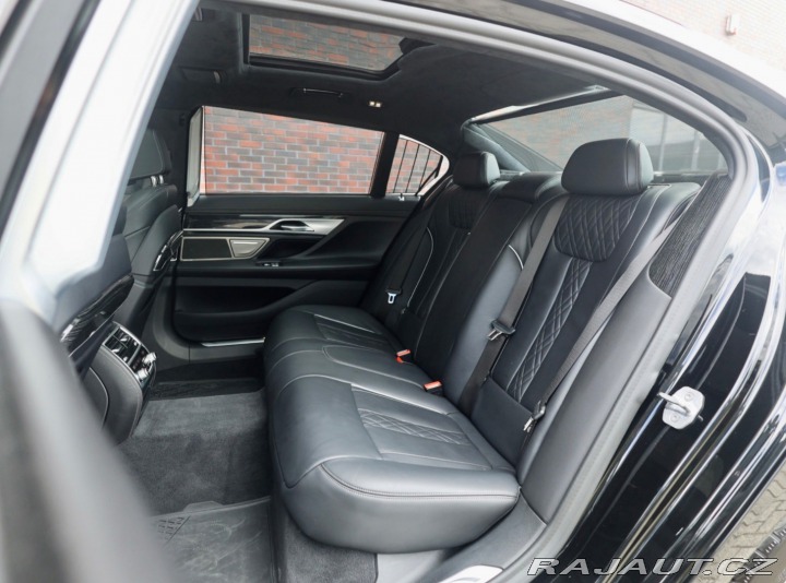 BMW 7 M760Li xDrive A/T 2019