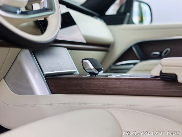 Land Rover Range Rover P460e Autobiography LWB, 2024