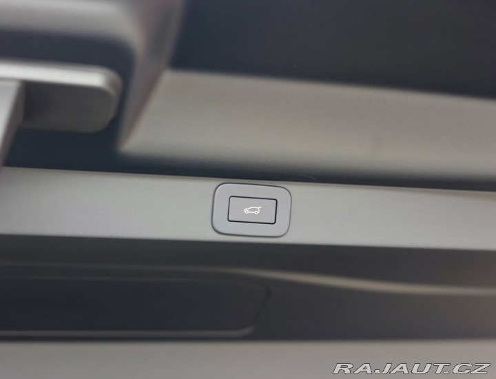 Land Rover Range Rover P460e Autobiography LWB, 2024