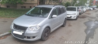 Volkswagen Touran havarováno