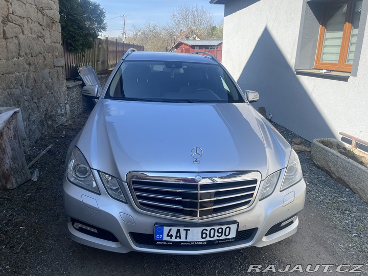 Mercedes-Benz E  2010