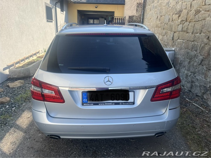 Mercedes-Benz E  2010