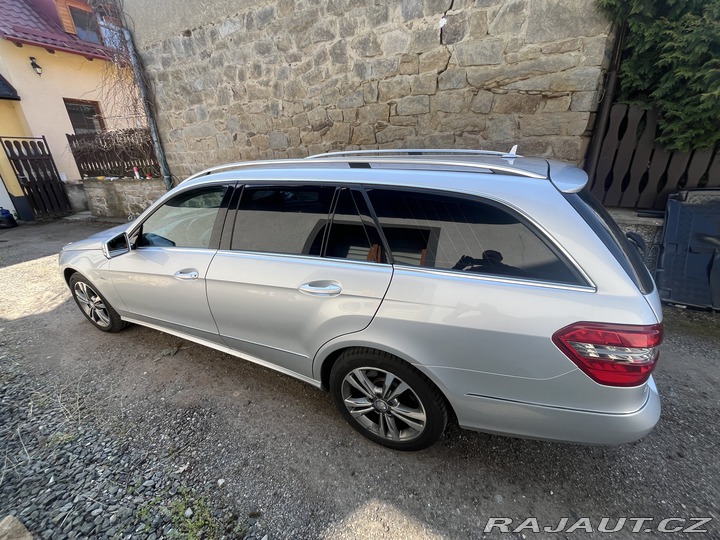 Mercedes-Benz E  2010