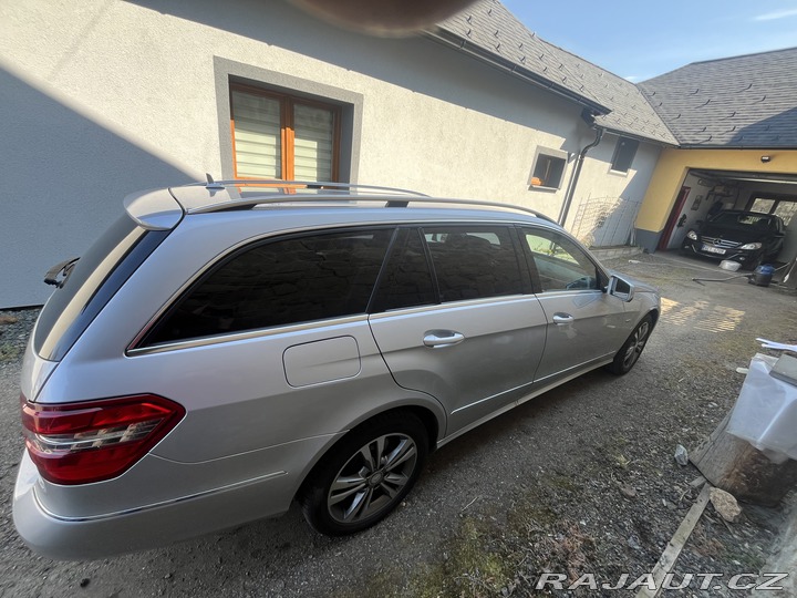 Mercedes-Benz E  2010