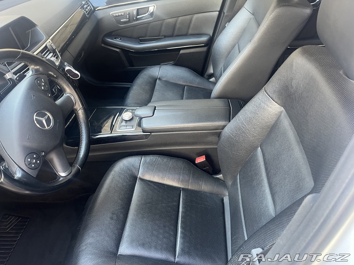 Mercedes-Benz E  2010