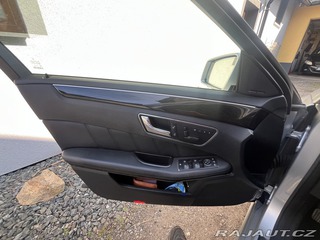 Mercedes-Benz E  2010