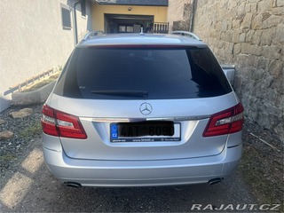 Mercedes-Benz E  2010