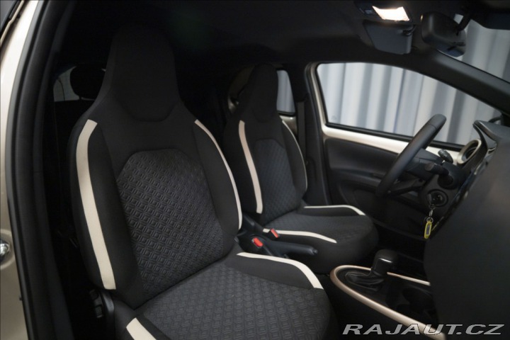 Toyota Aygo 1,0 i AT 1. MAJ ČR 1254 K 2025