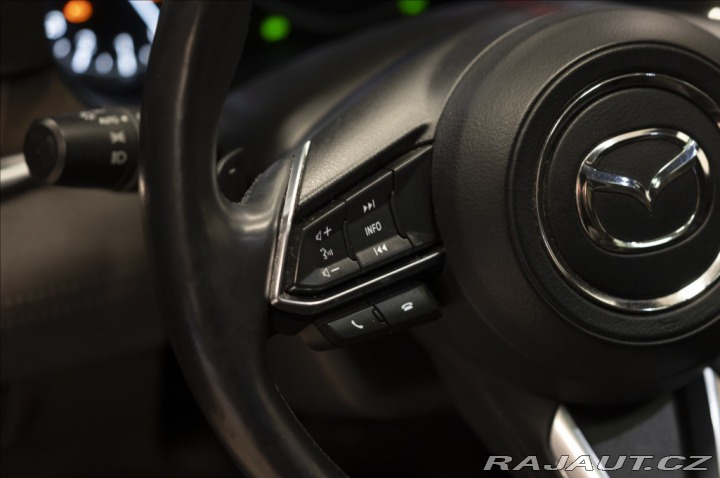 Mazda 2 1,5 SKYACTIV NAVI VÝHŘEV 1800
