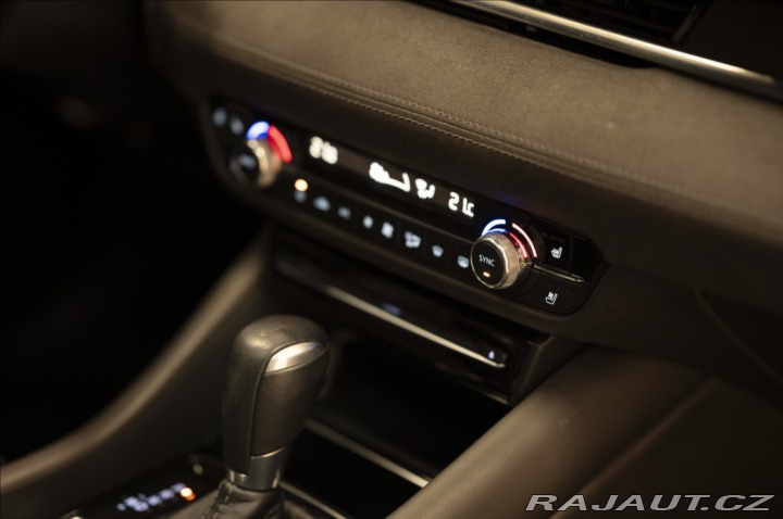 Mazda 2 1,5 SKYACTIV NAVI VÝHŘEV 1800