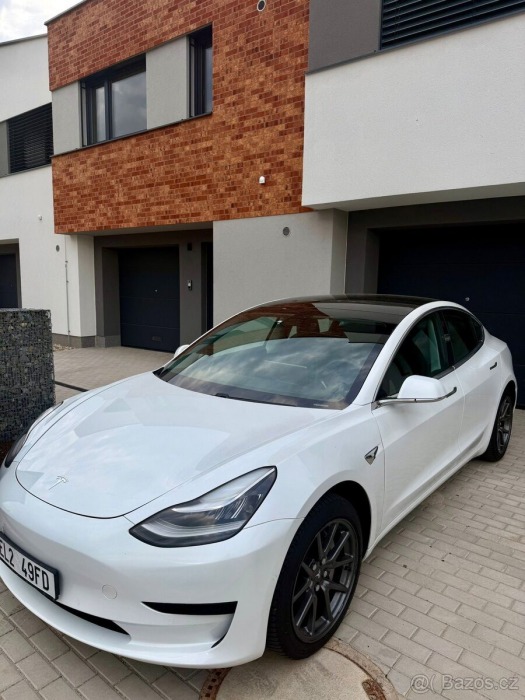Tesla Model 3 Standard Range Plus – Zár