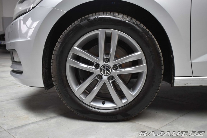 Volkswagen Touran 1.5 TSI REZERVACE 2023