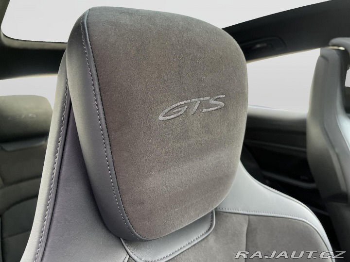 Porsche Taycan GTS Sport Turismo 2022