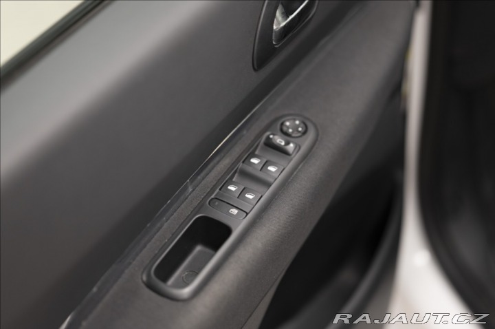 Peugeot 5008 1,6 HDI NAVI KAMERA VÝHŘE 2015