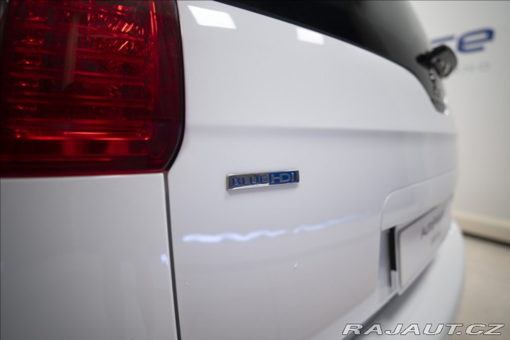 Peugeot 5008 1,6 HDI NAVI KAMERA VÝHŘE 2015